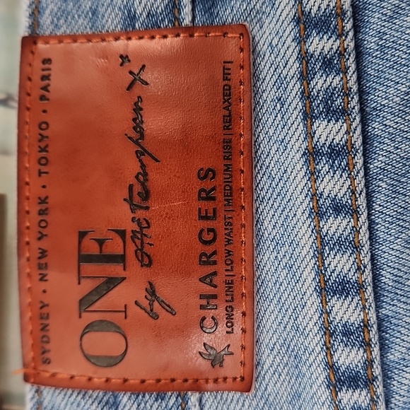 One Teaspoon Chargers Jean Shorts - Picture 6 of 7